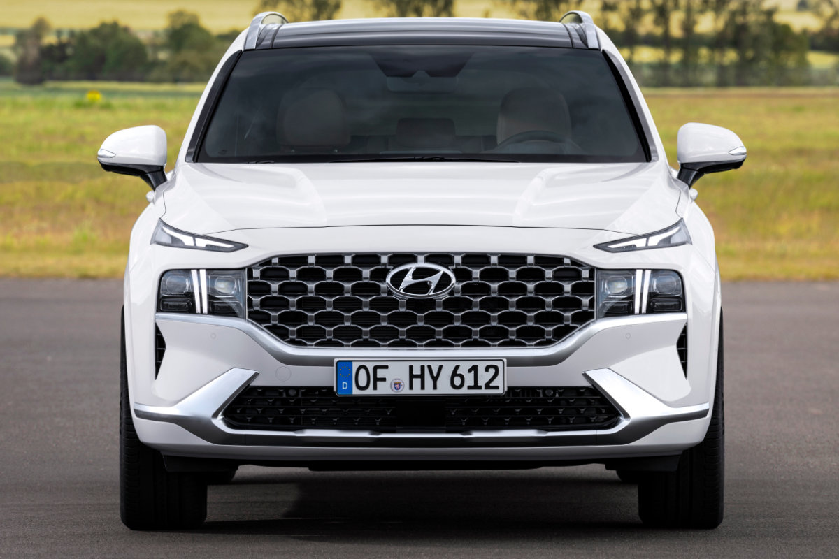 Hyundai-Santa-Fe-Hybrid